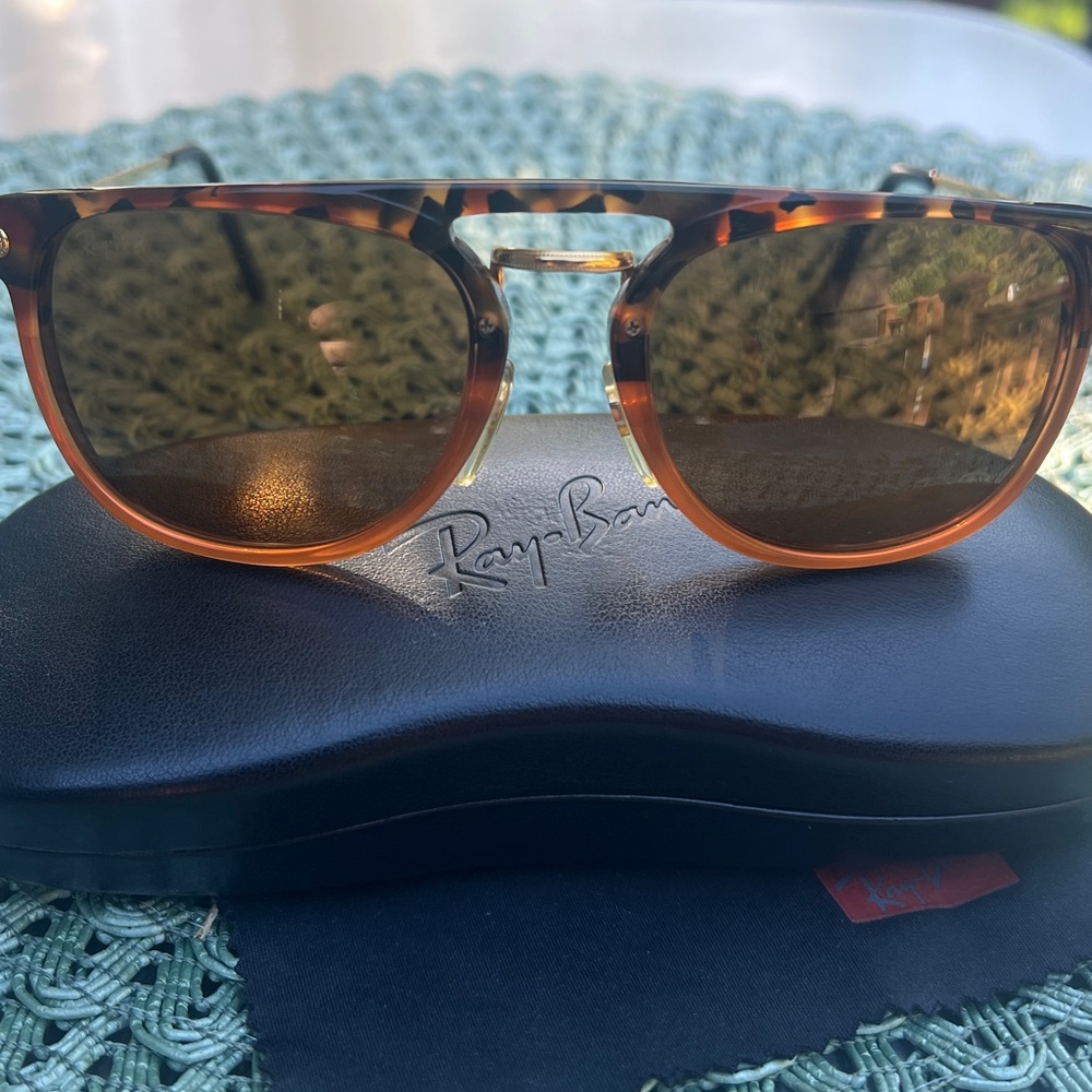 Rare B & L Ray-Ban Classic Tortoise Sunglasses w/ case & cleaning cloth.